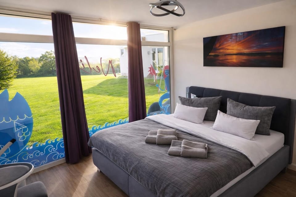 Bed, Photo of the whole room, Bedroom, Garden view
