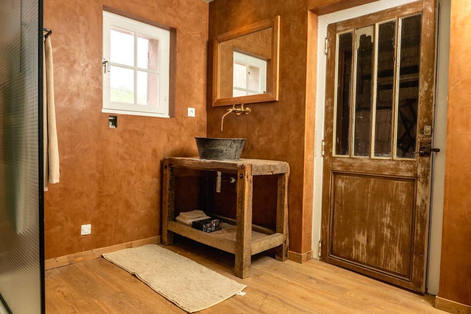 Bathroom, Internal: Not applicable to any particular room