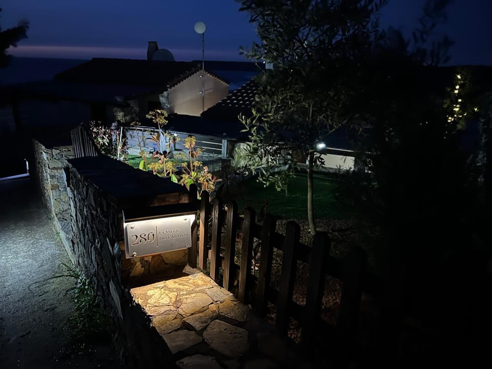 La Villa dell Artista con vista mare e dune - IUN Q7440 House in Sardinia