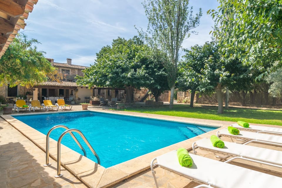Property building, Garden, Swimming pool