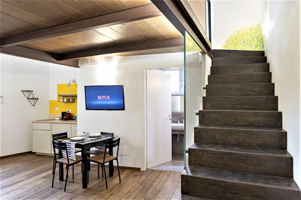 Bathroom, TV and multimedia, Lounge or bar, Lunch