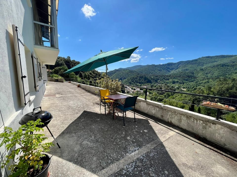 Balcony/Terrace, Mountain view
