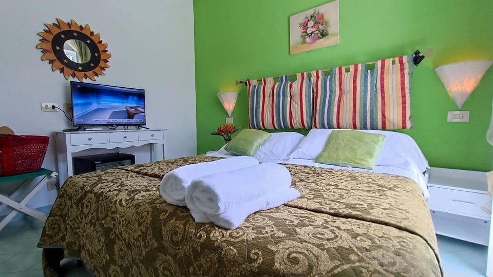 Bed, Photo of the whole room