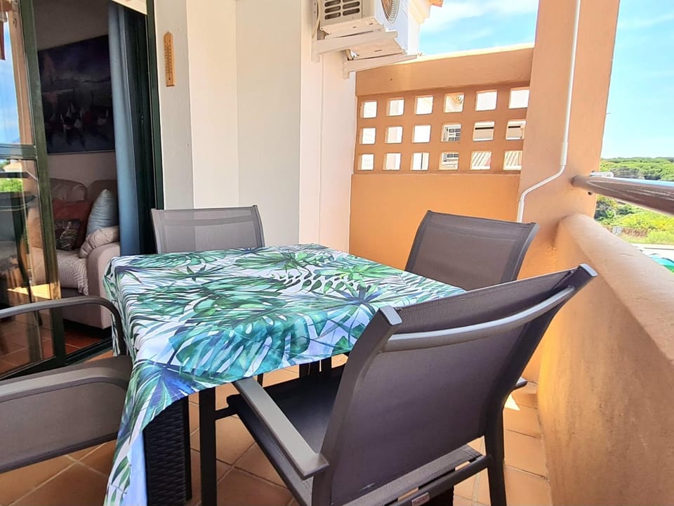 View (from property/room), Balcony/Terrace, Dining area