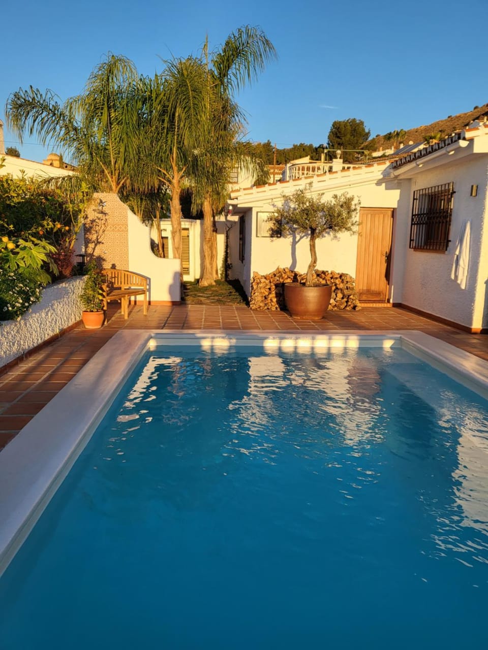 Shower, Property building, Day, Sauna, Pool view, Swimming pool, towels