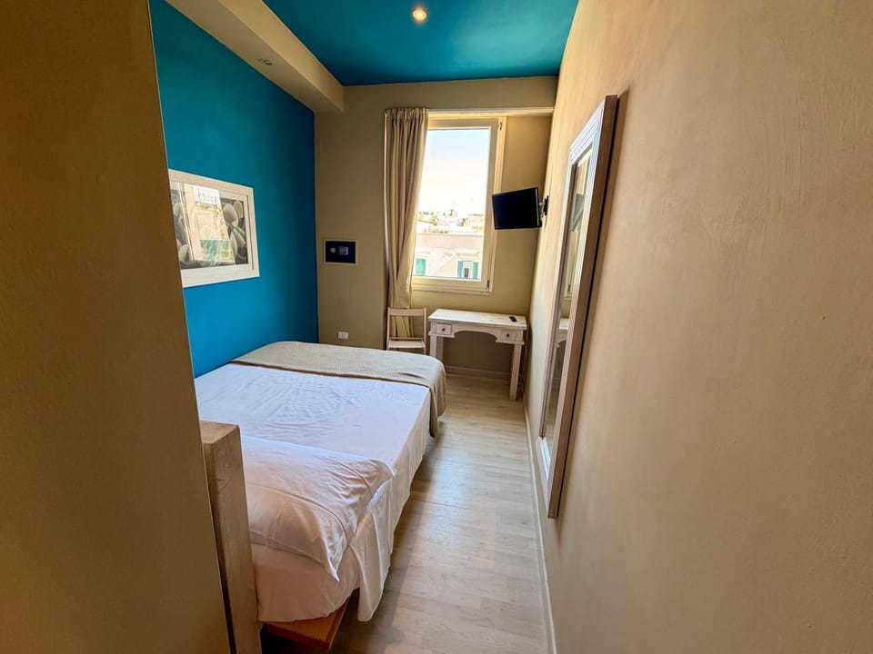 Bed, View (from property/room), Photo of the whole room, Bedroom