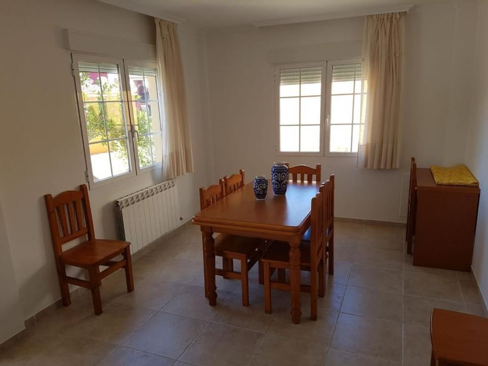 Dining area, internet