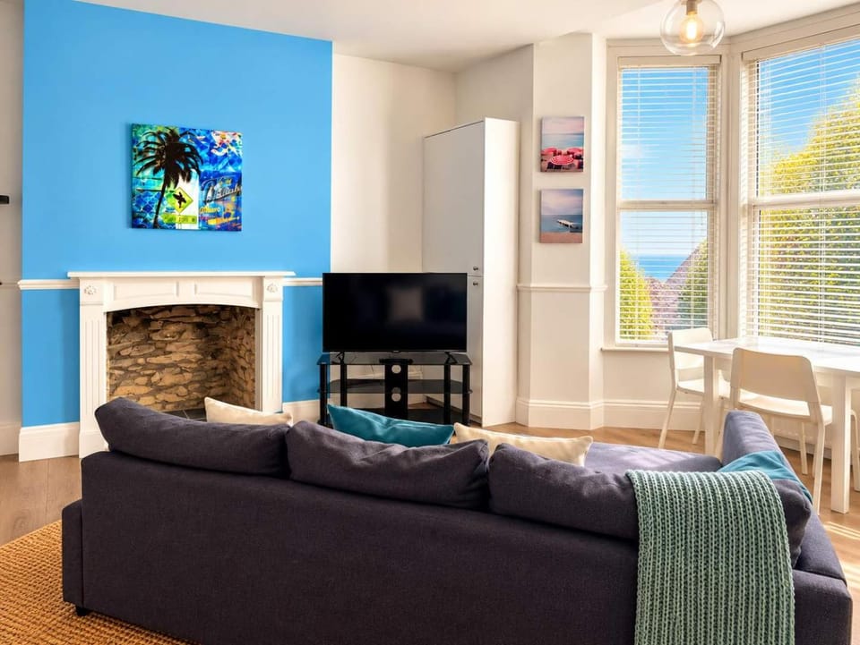 Dizzy Lows Modern 1 Bedroom Swanage Apartment with Sea View Apartment in Swanage