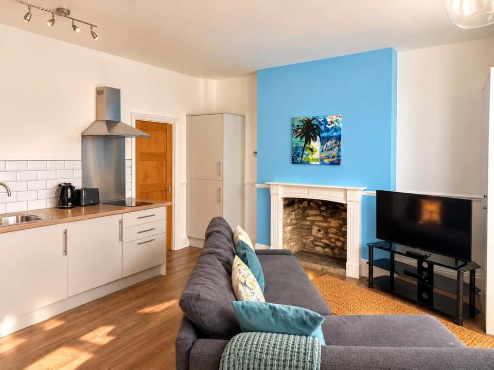 Dizzy Lows Modern 1 Bedroom Swanage Apartment with Sea View Apartment in Swanage