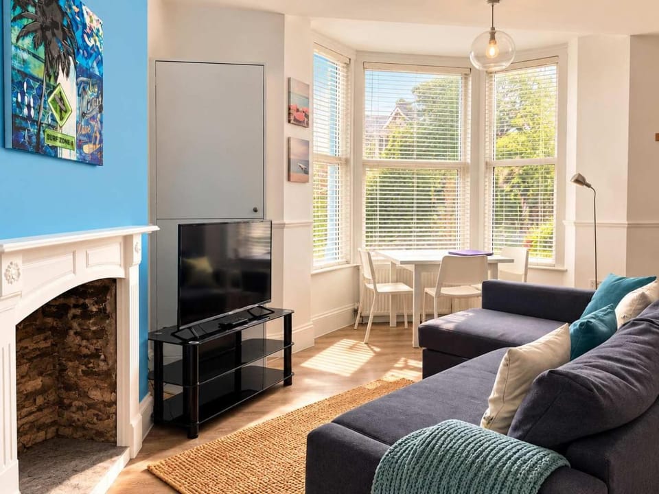 Dizzy Lows Modern 1 Bedroom Swanage Apartment with Sea View Apartment in Swanage