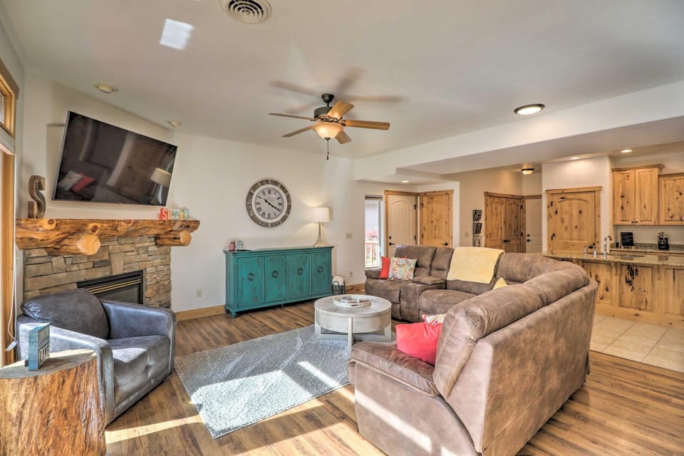 Flathead Lake Getaway w/ Balcony, Fireplace! House in Flathead Lake