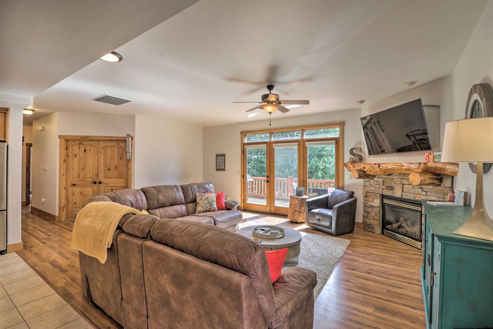Flathead Lake Getaway w/ Balcony, Fireplace! House in Flathead Lake