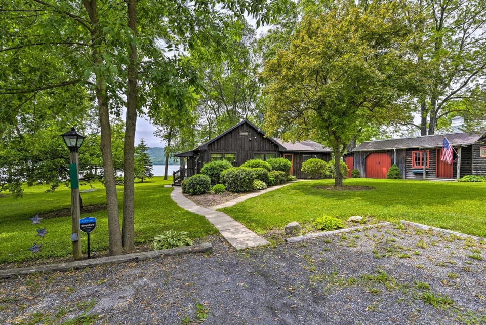 Cozy Lake Champlain Cottage w/ Beautiful View House in Addison County