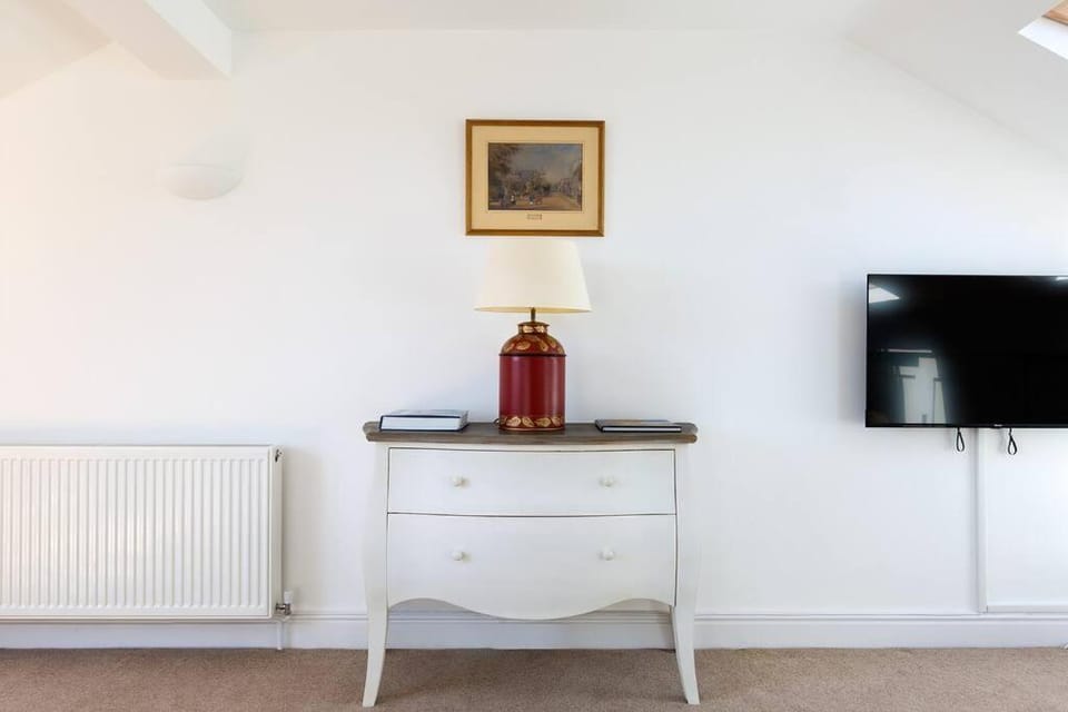 Spacious 3 bedroom flat with terrace Apartment in City of Westminster