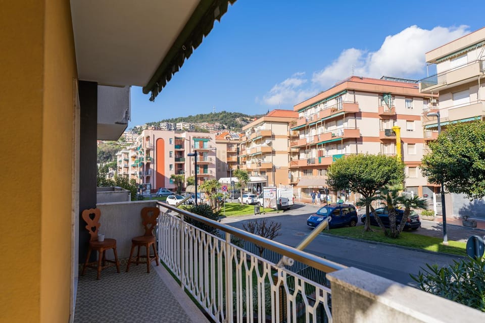 Balcony/Terrace, Street view