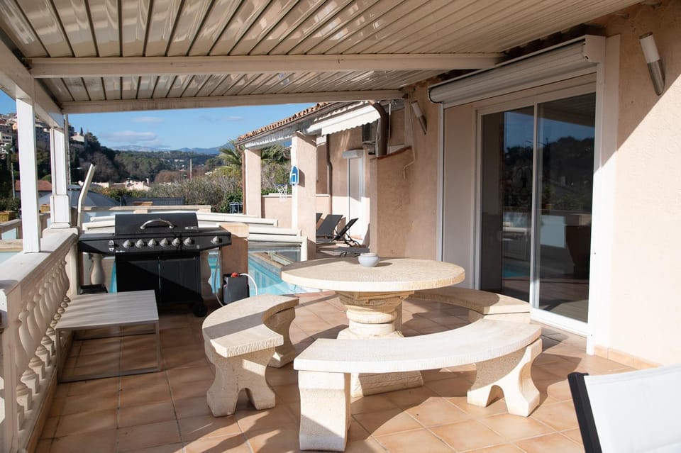 Patio, Natural landscape, View (from property/room), Balcony/Terrace, Balcony/Terrace, Dining area, Mountain view, Pool view, Swimming pool, sunbed