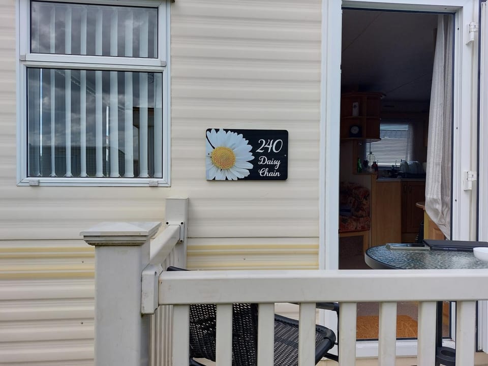 Patio, Facade/entrance, Property logo or sign, Balcony/Terrace