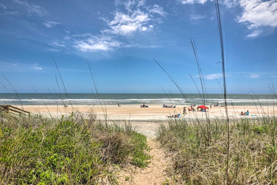 Surfside Oceanfront Cottage w/ Beach Access! House in Vilano Beach