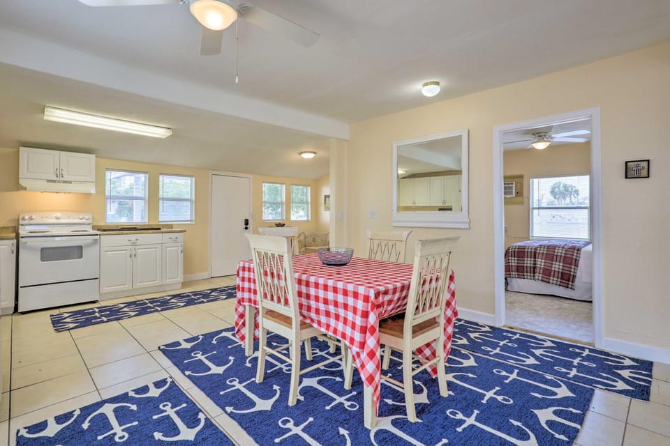 Surfside Oceanfront Cottage w/ Beach Access! House in Vilano Beach
