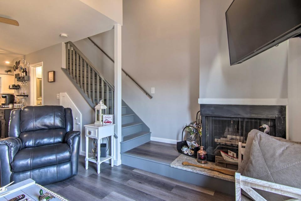 Pool Access, Near Beach! Waterfront Ocean City Gem House in Ocean City