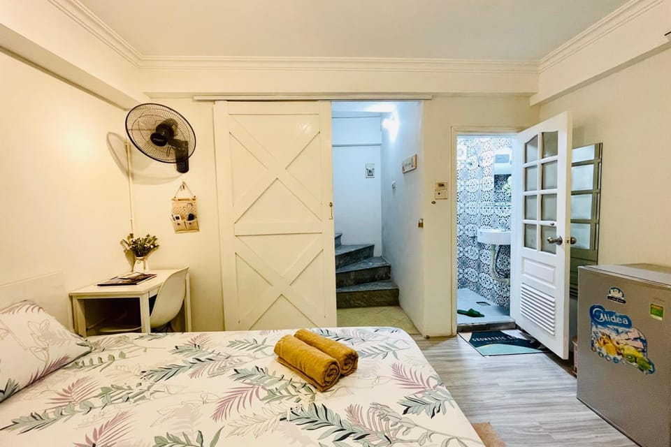 Photo of the whole room, Bedroom