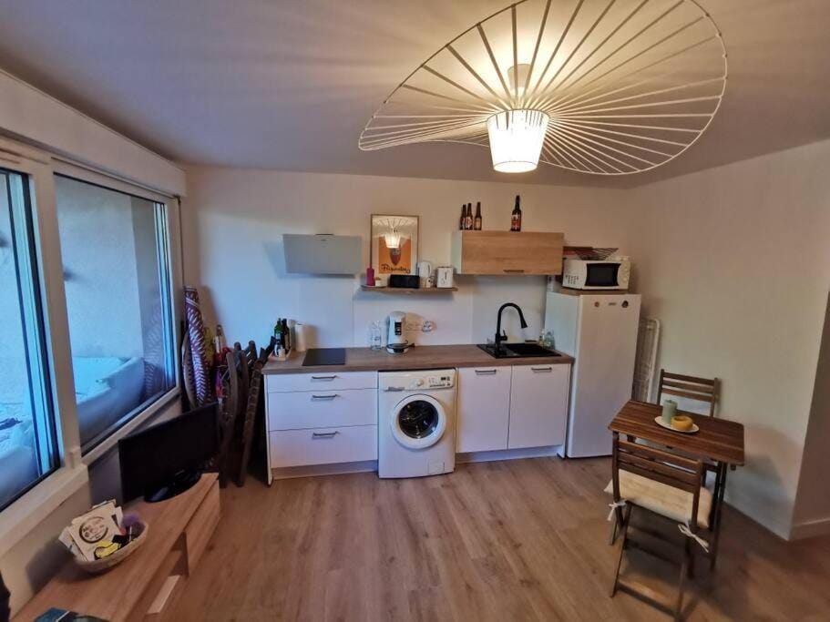 charmant studio neuf à 150m de la mer Apartment in Hyères