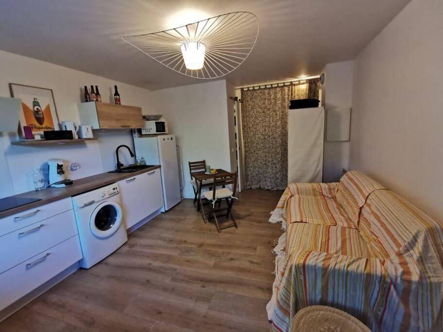 charmant studio neuf à 150m de la mer Apartment in Hyères