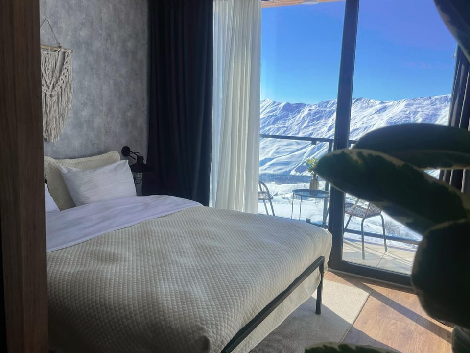 Bed, Winter, Bedroom, Mountain view
