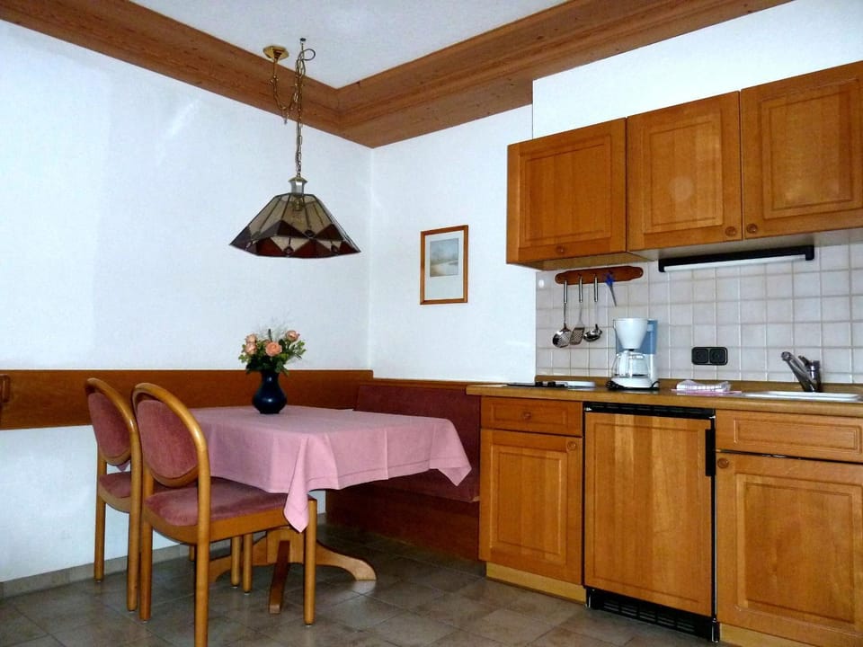 Kitchen or kitchenette, Dining area, stove, toaster