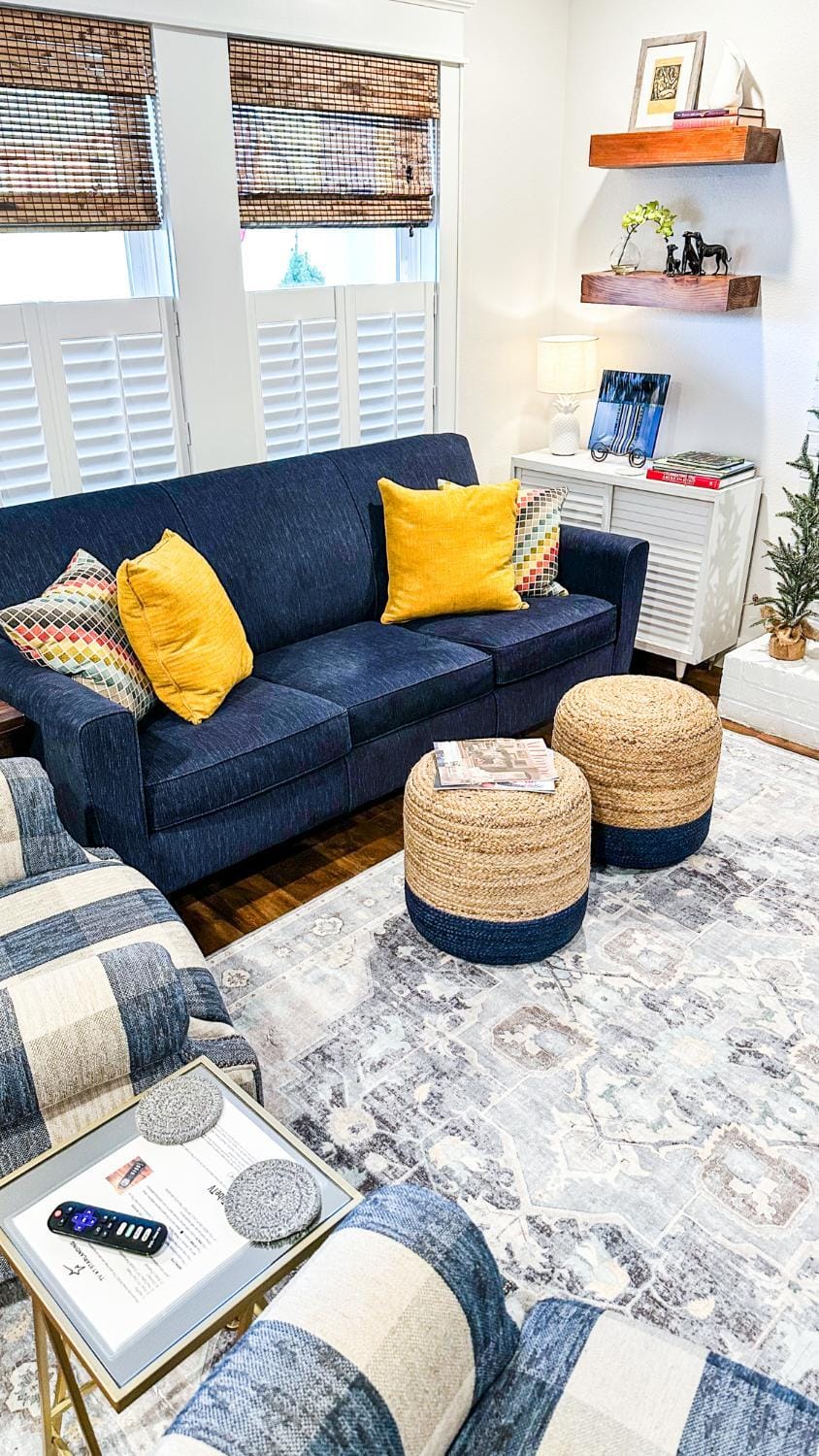 Living room, Seating area