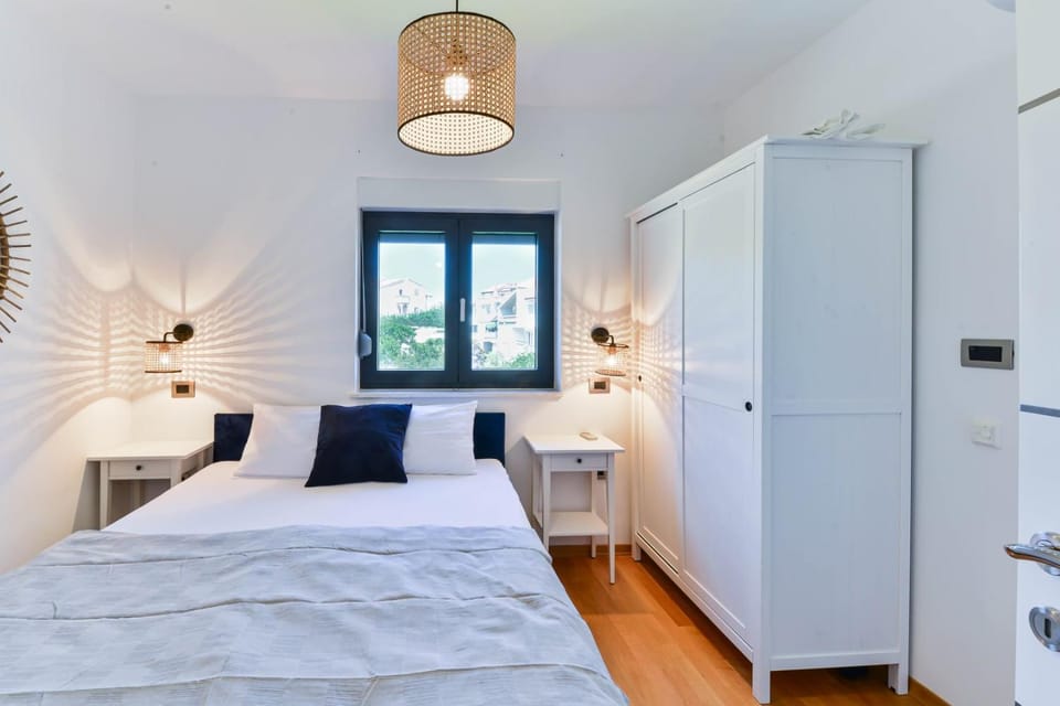 Bed, Photo of the whole room, Bedroom, wardrobe