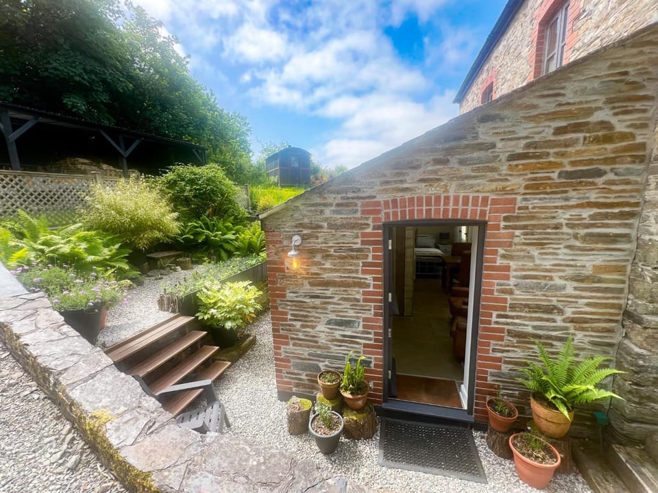 Property building, Spring, Garden, Garden view