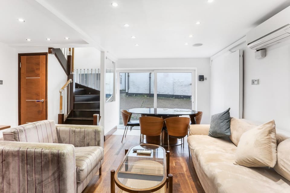 Grand 5 Bed Hyde Park Home with Private Roof Terrace & Parking Apartment in City of Westminster
