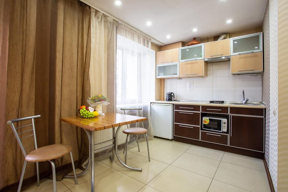 Kitchen or kitchenette, Dining area, minibar, stove