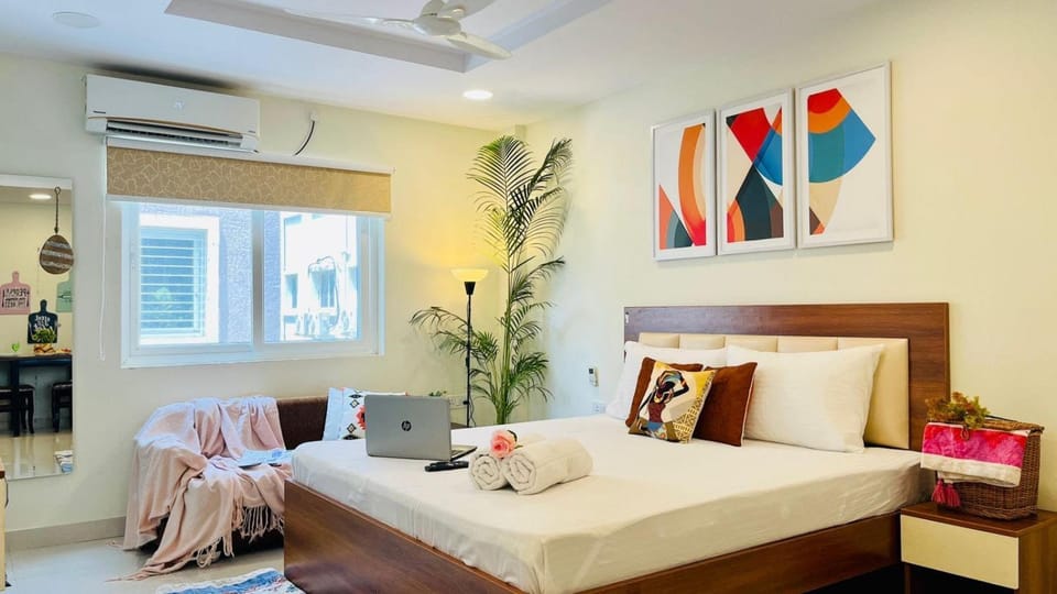 Bed, Photo of the whole room, Bedroom