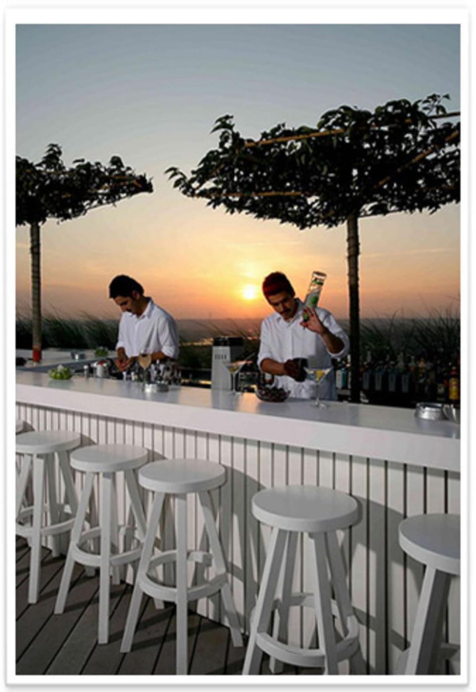 Restaurant/places to eat, Balcony/Terrace, Lounge or bar