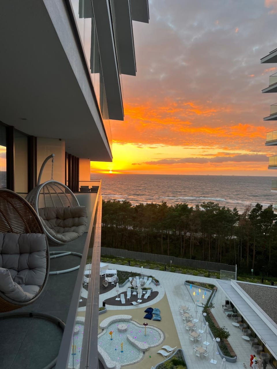 Natural landscape, View (from property/room), Balcony/Terrace, Seating area, Sea view, Sunset