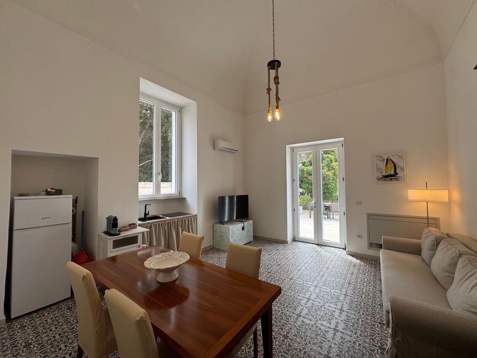 TV and multimedia, Kitchen or kitchenette, Living room, Dining area