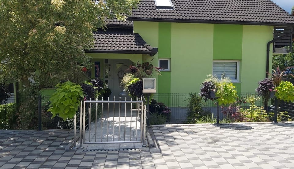 Property building, Patio, Facade/entrance