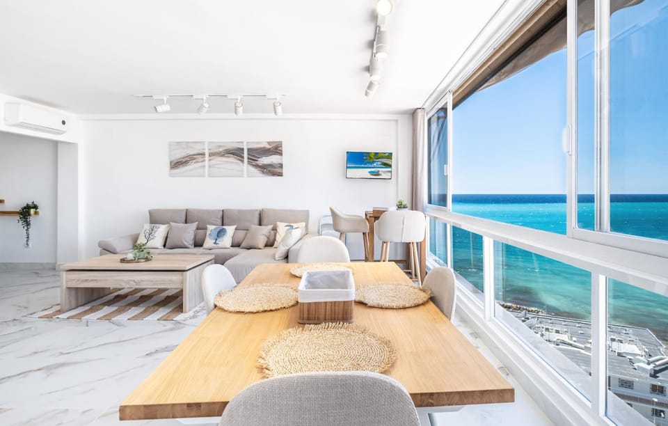 Day, Natural landscape, TV and multimedia, View (from property/room), Living room, Dining area, Sea view, air conditioner