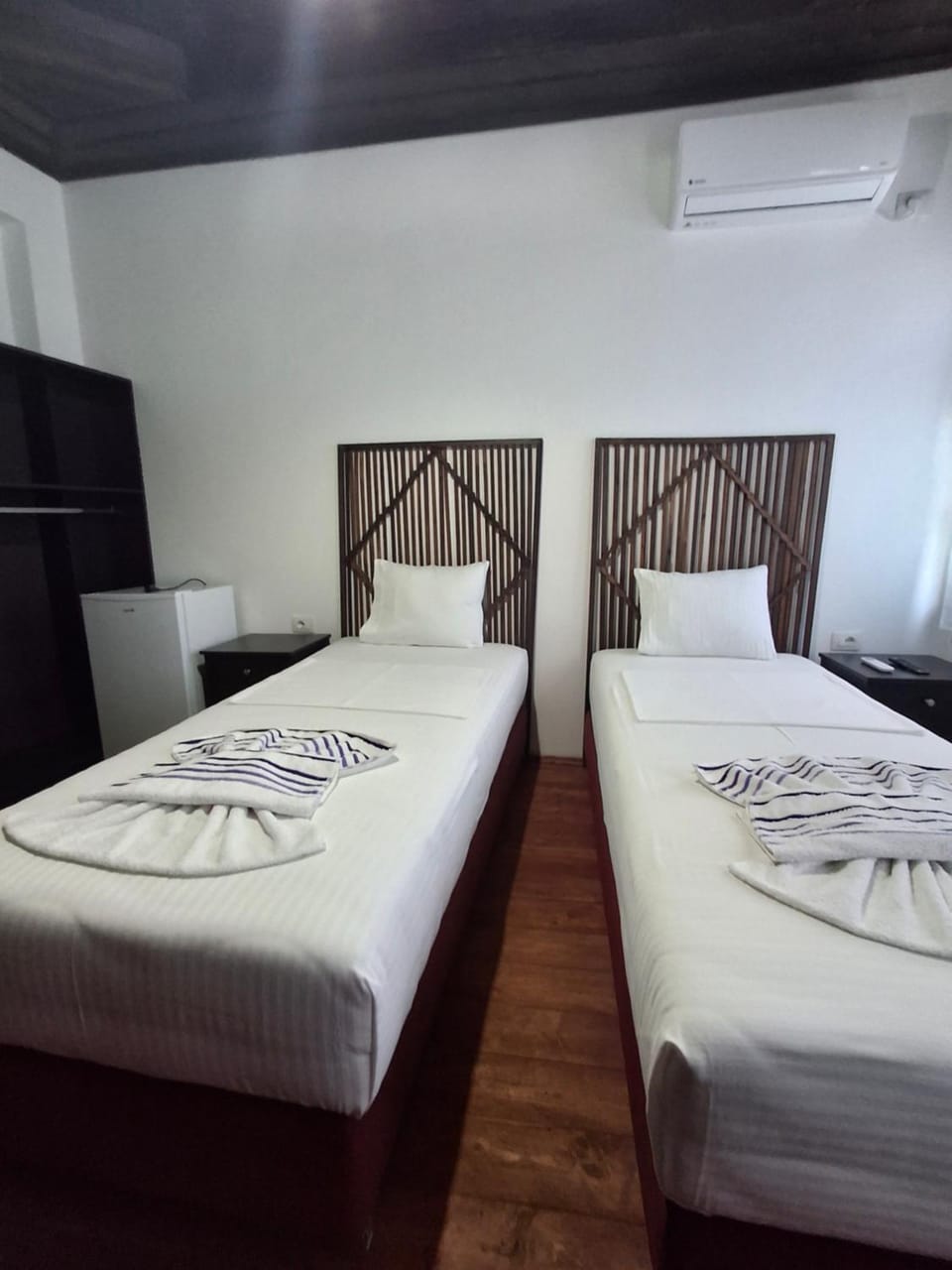 Bed, Photo of the whole room, Bedroom, air conditioner