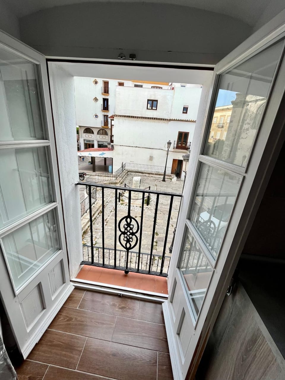 Balcony/Terrace, Street view