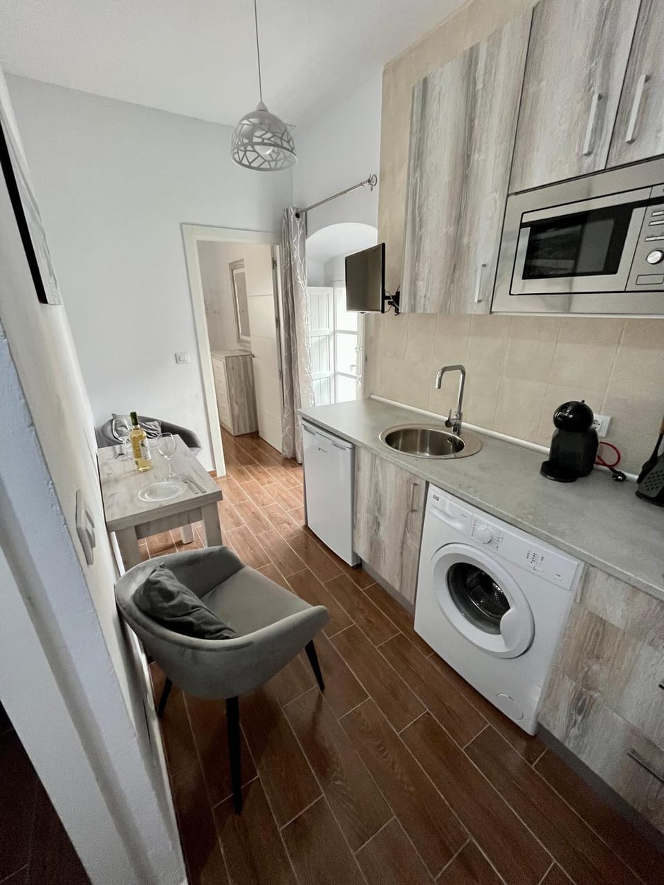 Kitchen or kitchenette, Dining area