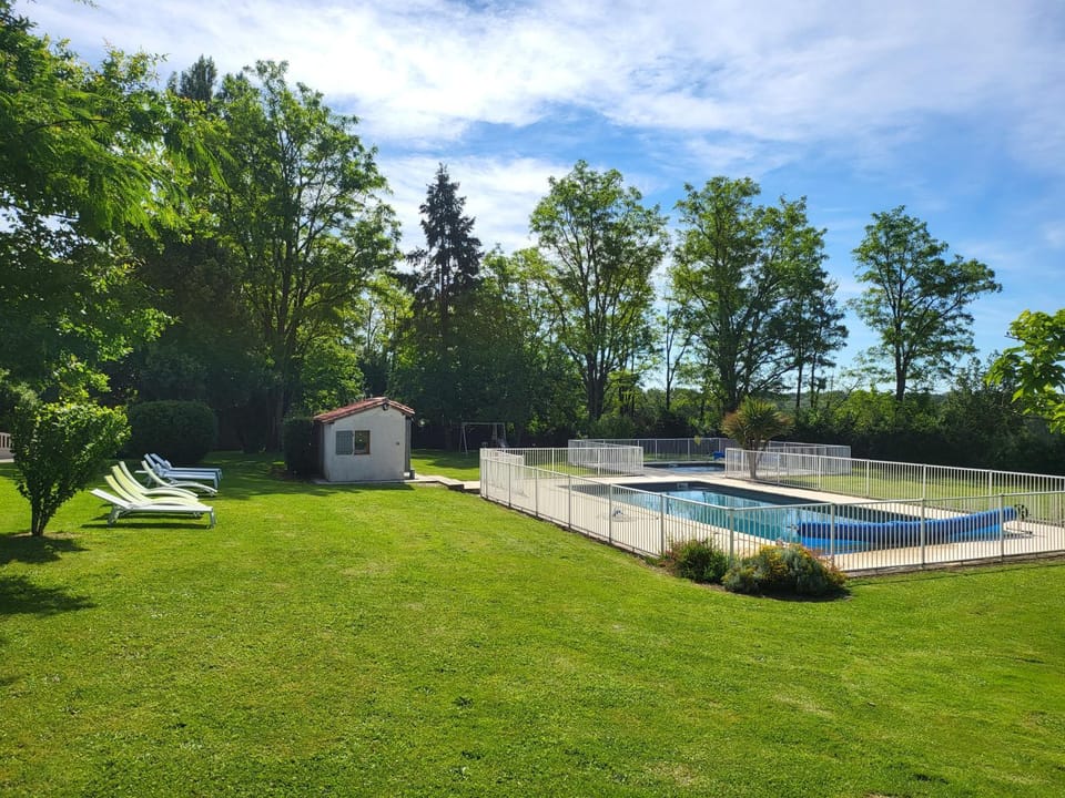 Les Glycines Country House in Nouvelle-Aquitaine