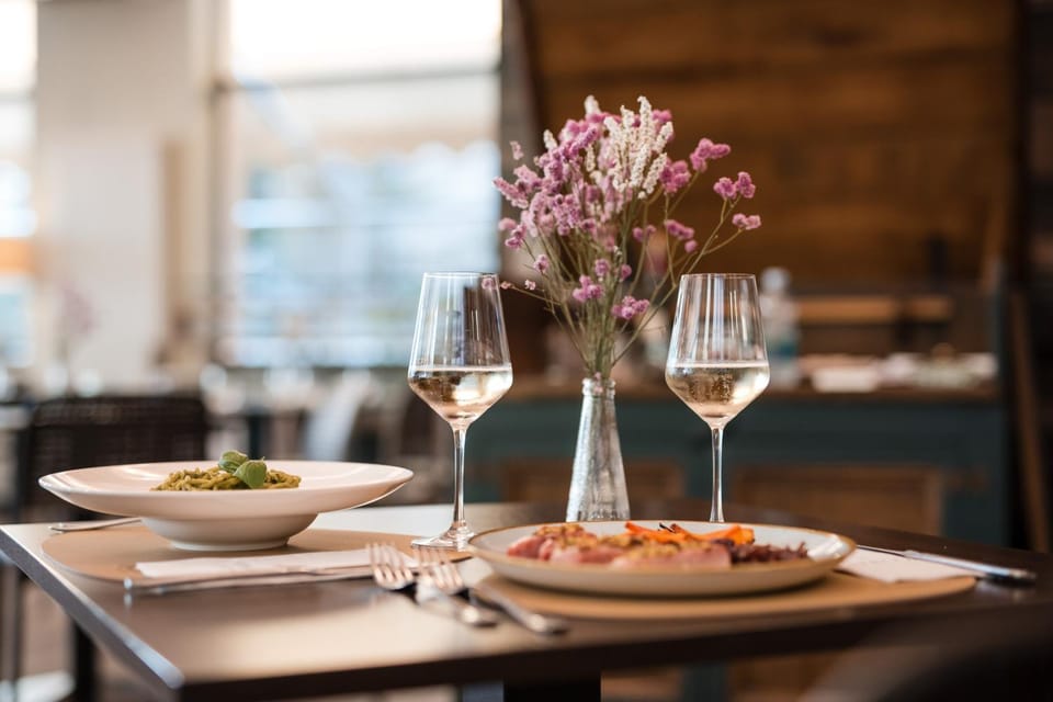 Restaurant/places to eat, Food and drinks