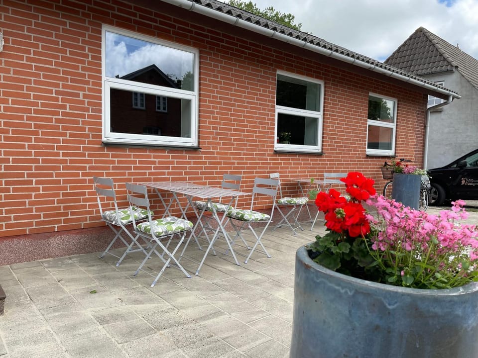 Facade/entrance, Balcony/Terrace