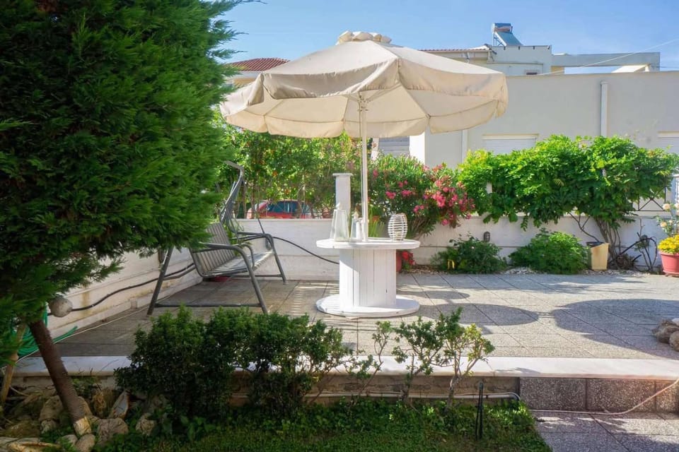 Property building, Day, Garden, Garden view