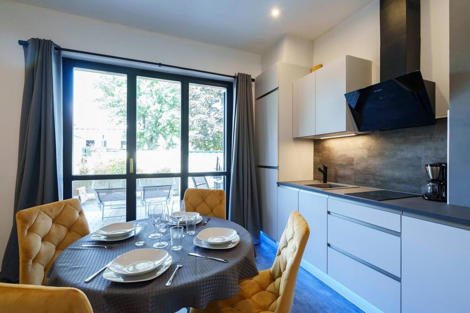 Kitchen or kitchenette, Dining area, kitchen