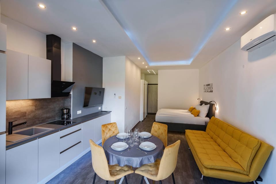 Kitchen or kitchenette, Living room, Seating area, Dining area, Bedroom, kitchen