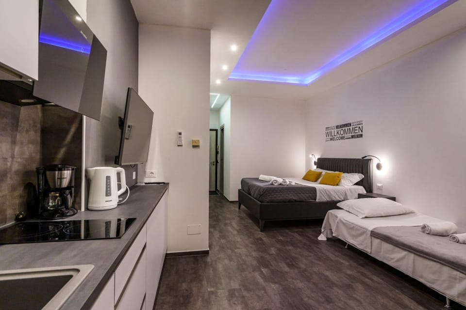 Bed, Kitchen or kitchenette, Photo of the whole room, Bedroom